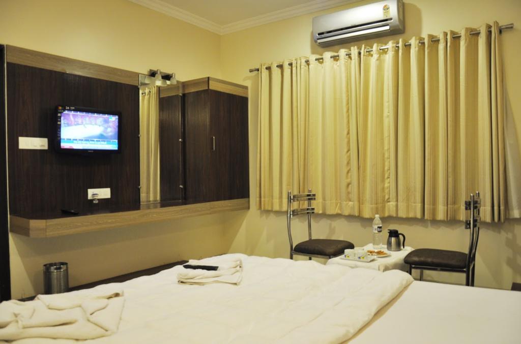 שירדי Hotel Sai Pancham מראה חיצוני תמונה